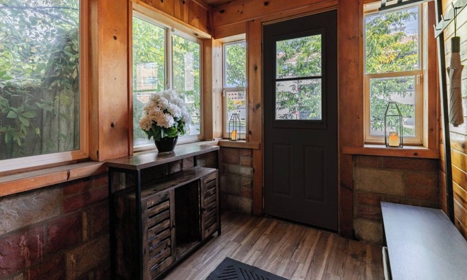 Lansing House | Full 3 bed home close Sparrow hospital, downtown and MSU, pet friendly!