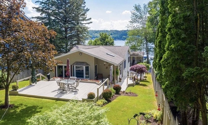 Conesus House | Fully equipped lake house on Conesus Lake