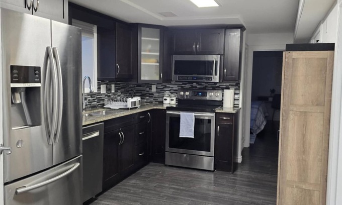 Regina House | Fully Furnished Basement Suite