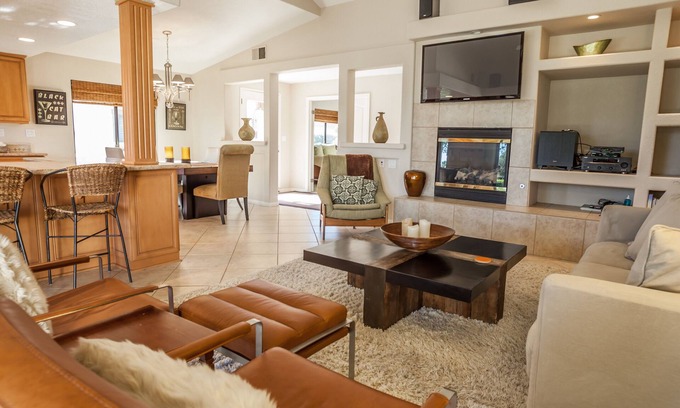 Palm Desert House | Fully Remodeled and Open Floorplan in Monterey Country Club