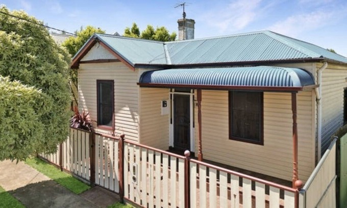 Hamilton House | Fully Renovated Home, Walking Distance to Town Centre