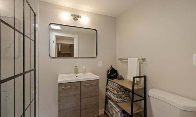 Seattle Metro Area House | Fully renovated sunlight basement ADU in Seward Park