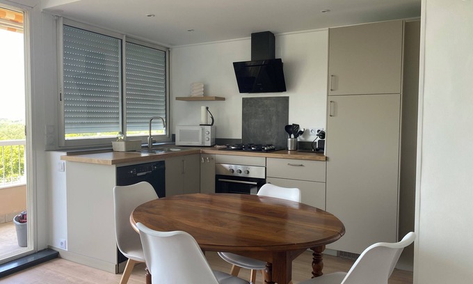 Mondragon Apartment | Fully renovated T4 apartment in gated community