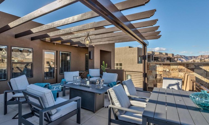 St. George Villa | Fun At The Ledges