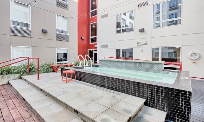 University District Apartment | 🔶Fun Micro-Unit | Garage Parking🚘 + Great Amenities✨ | Great For Long Stays 📆