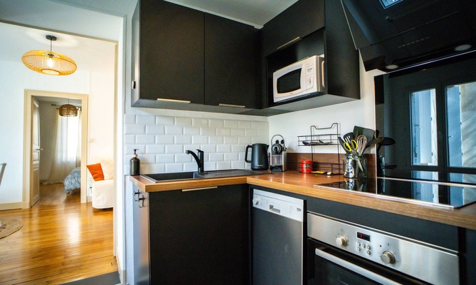 Chateauroux House | Functional house terrace and parking near trains and center