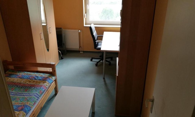 Boenningstedt House | Funktionales Zimmer in ruhiger Lage, dennoch in 25 Min in HH City