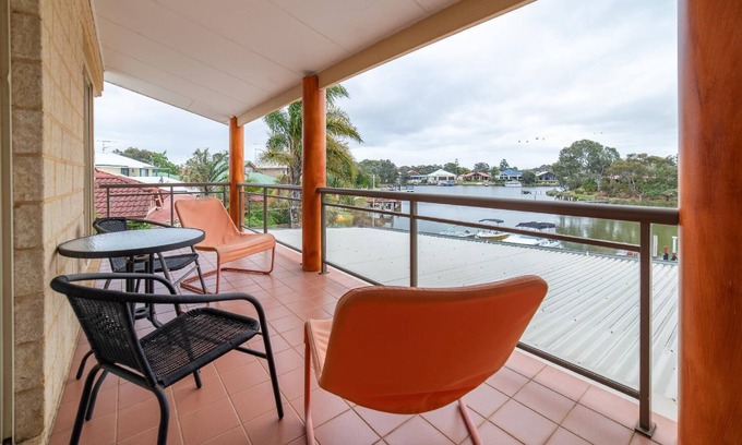 South Yunderup House | Funland, Family Home On The Canals Mandurah