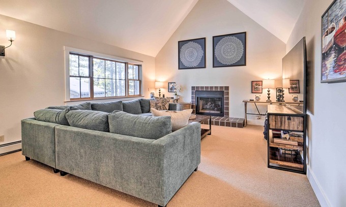 Truckee Cabin | Furnished Deck: Cabin on Northstar Shuttle Route!