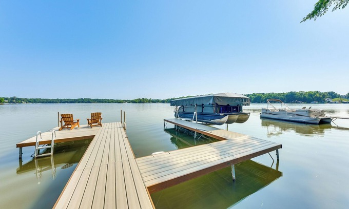 Mukwonago House | Furnished Deck w/Views: Mukwonago Lake House!