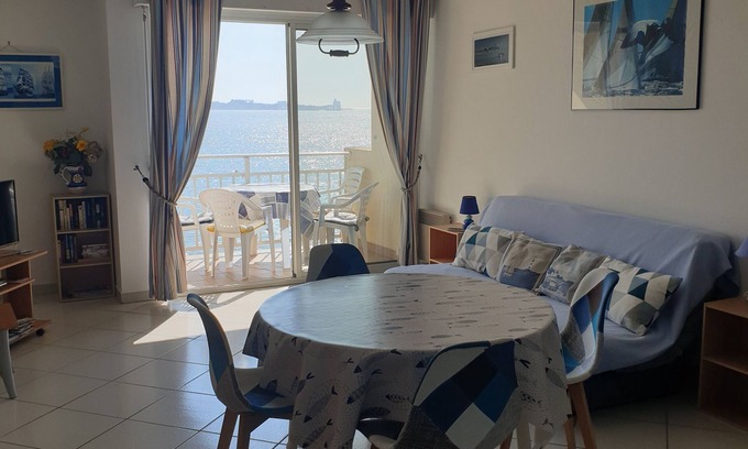 Saint-Vaast-la-Hougue Apartment | Furnished apartment in Saint Vaast la Hougue with feet in the water