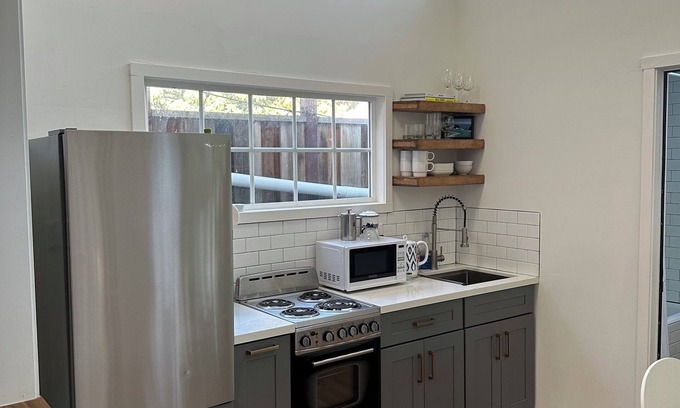 Westside Santa Cruz Cottage | Furnished Loft Unit Near Mission Hill – Utilities Included!