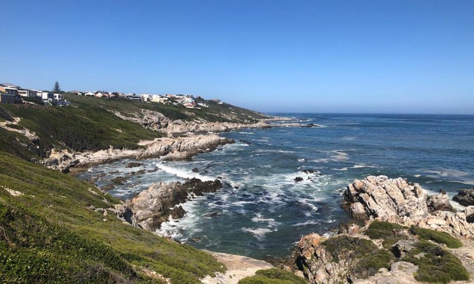 De Kelders Apartment | Fynbos Apartment at Whalecove