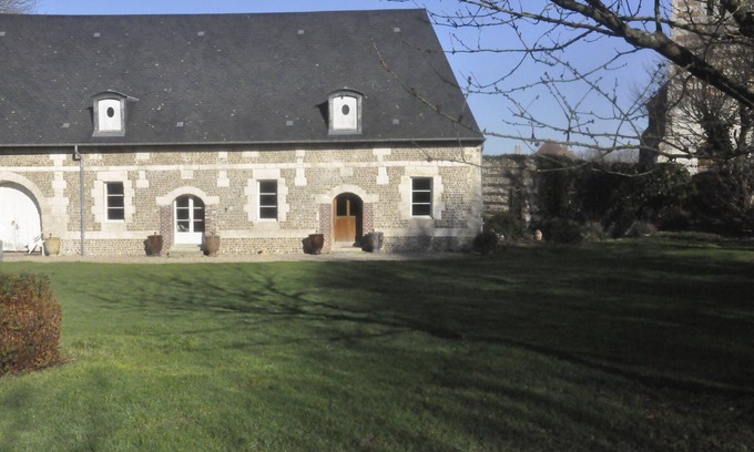Saint-Sauveur-d'Emalleville House | Gîte l'orangerie du Château d'Emalleville