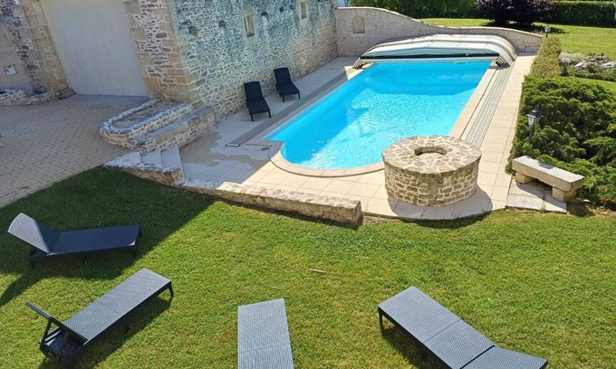 La Chapelle-Baton House | Gîte à la Campagne