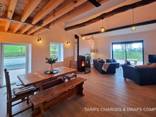 Pouilly-les-Feurs House | Gîte champêtre avec piscine et animaux admis, 8 pers. - FR-1-496-343