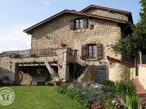Chirassimont House | Gîte de Charme à Chirassimont avec Jardin et Animaux Acceptés - FR-1-496-137