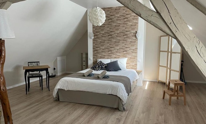 Pouille Apartment | Gîte de charme Le 14 La Bruyère. Chez Sophie.