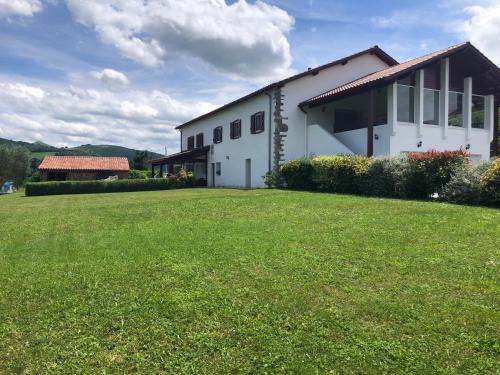 Larceveau-Arros-Cibits Apartment | Gîte Etcharnia