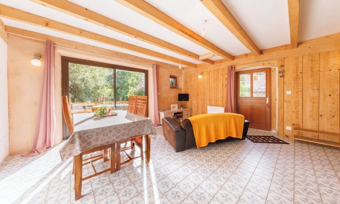 Leotoing House | Gîte Familial Avec Piscine, au Bord de la Rivière! Détente et Déconnexion Check!