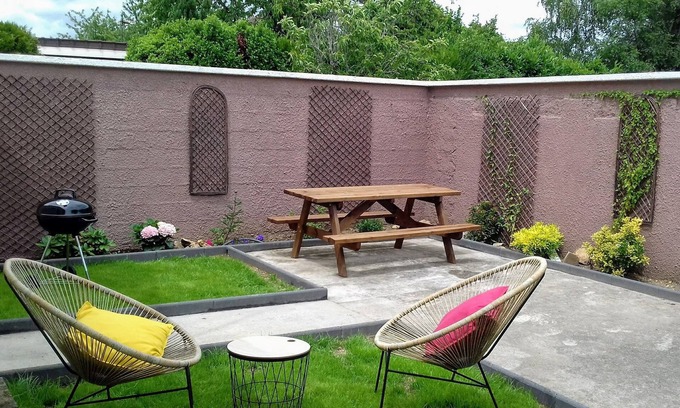 Ballancourt House | Gîte Patio de la Croix Boissée - Near Paris RER station