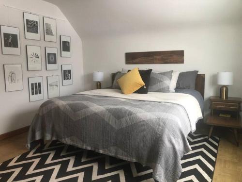 Oak Park Apartment | Gallery Loft of Oak Park #1 Top Host in IL