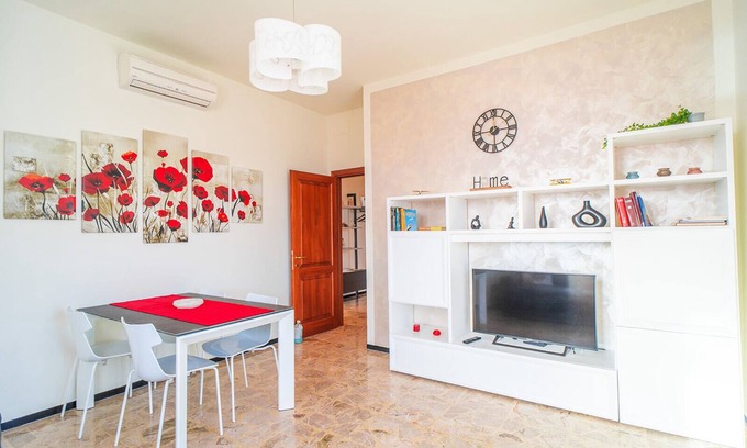 Albenga Apartment | Gallinara accommodation a stone's throw from the sea in Liguria, Albenga
