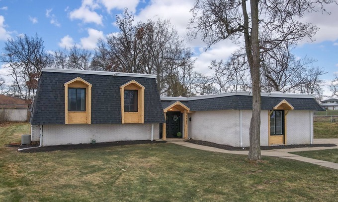 Canton House | Game Day Getaway: Play, Relax, Make Memories