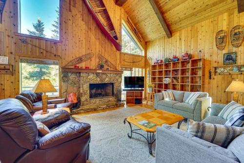 Columbine Lake House | Game Room and Views Cabin Near Purgatory Resort!