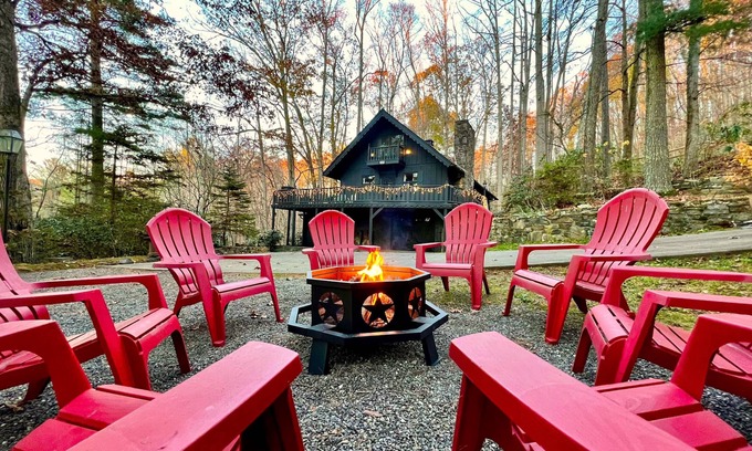 Burnsville House | Game rooms! Fire pits! Screened porch! In town!