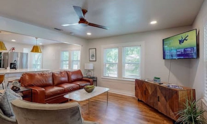 Central Arlington House | Game Time Getaway | Gameroom & Bar near AT&T