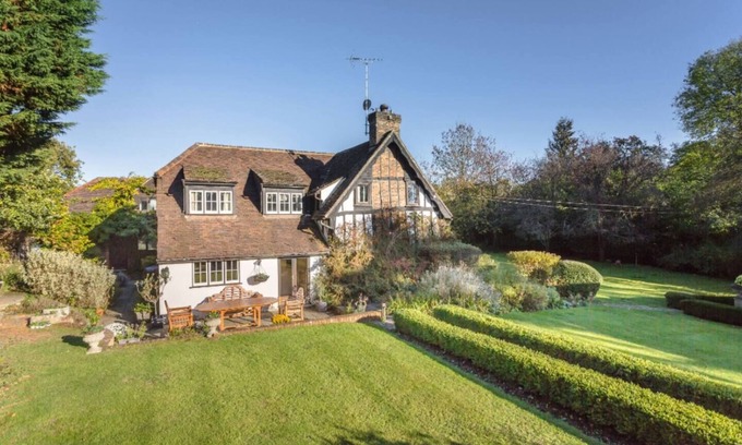 Welwyn House | Gamekeepers Cottage rural, good for isolation walks cycling Near train to London