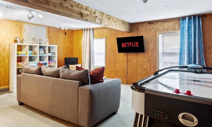 Watauga House | Gameroom! Air Hockey Arcade NFLX WIFI Boardgames