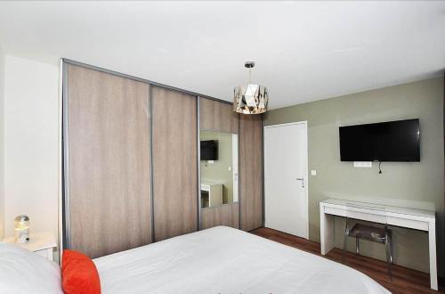 Clermont-Ferrand Apartment | Garçonnière - Appt cosy & parking à 9 min de Jaude