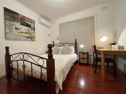 Airport West House | Garden Guesthouse - Melbourne Airport Accommodation
