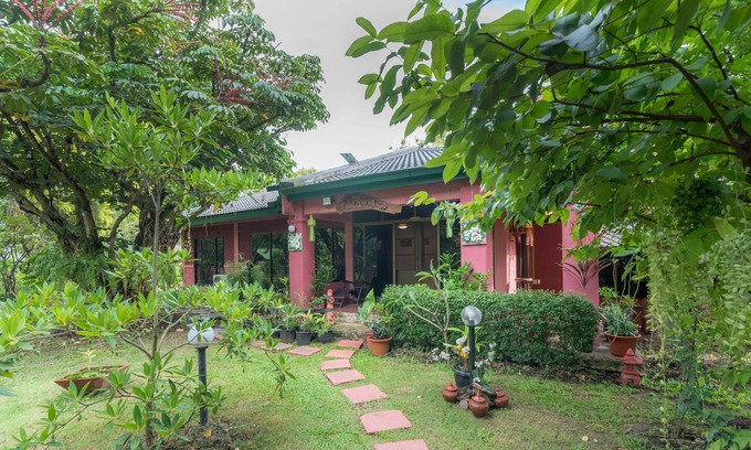 Mae Pu Kha Other | Garden House Stay With Big pond in San Kamphaeng