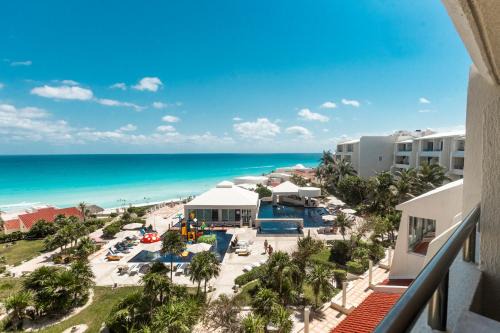Zona Hotelera Apartment | Garden level with partial ocean view hotel zone