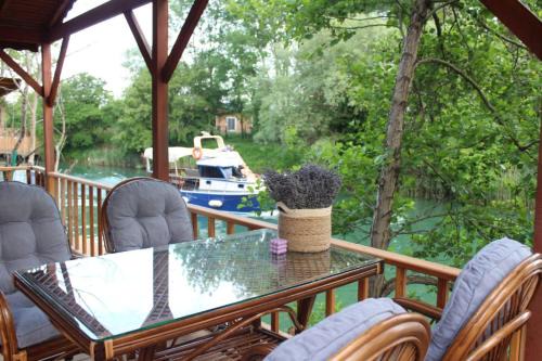 Sile House | Garden Party House