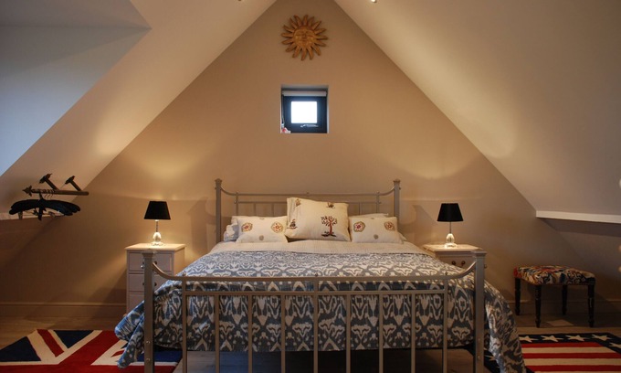 Ebbesborne Wake Apartment | Garden studio cottage on 2 floors in Teffont