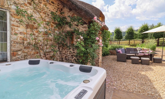 West Buckland Cottage | Garden View