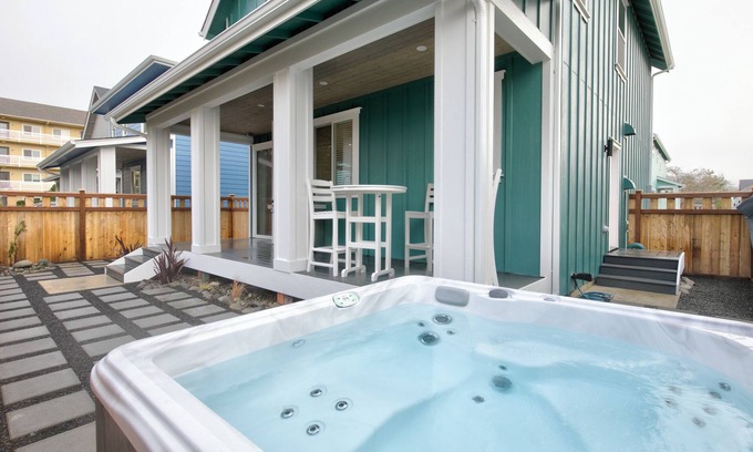 Ocean Shores House | Gardener's Getaway - Oyhut Bay Seaside Resort