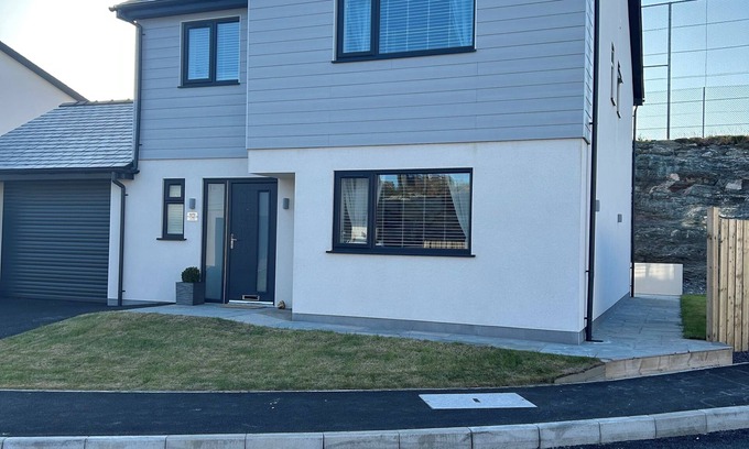 Holyhead House | Garreg Fawr Trearddur bay Holiday Home to let