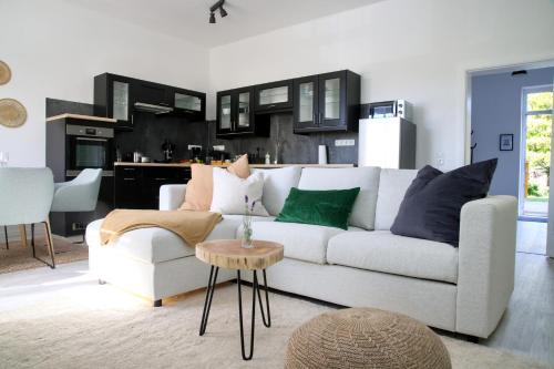 Gehlsdorf Apartment | Garten, Terrasse, 93 m2, 5 Min bis zur Warnow