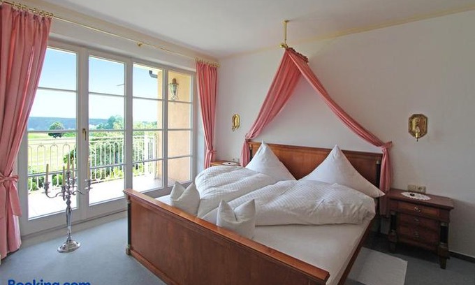Unterallgau Apartment | Gastehaus Schloss Kronburg