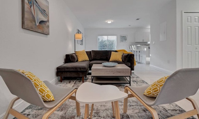 Buena Vista House | Gated 3Bd 2Bth Design Dist. BBQ 10-min to Beach 415