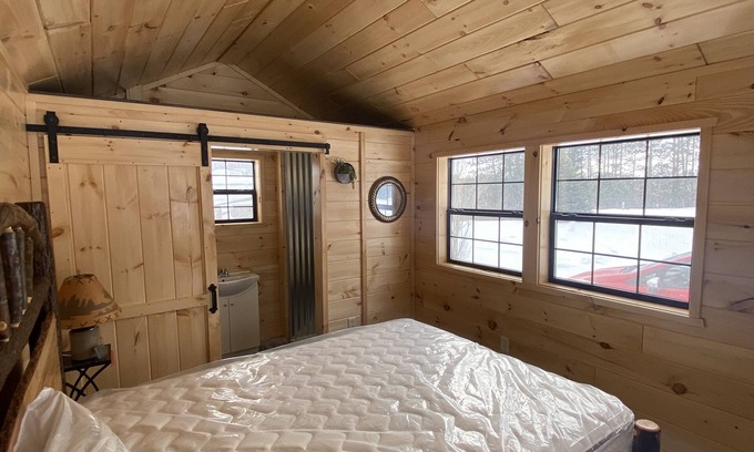 Thompsonville Cabin | Gatehouse Black Bear Cabin only 1 mile to Crystal Mt Ski Resortnn