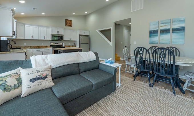 Marion House | Gateway to the Mountains | Pets & Fenced Yard!