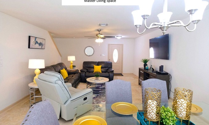Houston House | Gatton · The Nest ❤️ 5 BDR, up to 16 guest, North of town