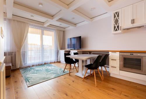 Witomino Apartment | Gdynia Urban Oasis 420 Apartment by BookingHost