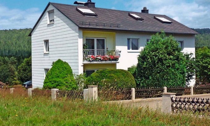 Nagel Apartment | Gemütliche 65qm Ferienwohnung mit Terrasse, naturnah